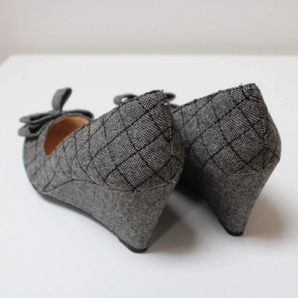 Jessica Simpson Sincerely  bow wedges